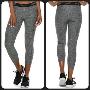 *HP* Nike Victory Training Mid-Rise Capri Leggings